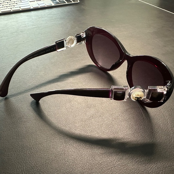 CHANEL SUNGLASSES - Picture 3 of 4